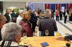 Vernissage "Fotos, die die Welt bedeuten" von Sandra und Roman Joseph, Igis. Organisiert durch LandquartKultur, Landquart (Graubünden)