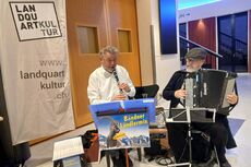 Vernissage "Fotos, die die Welt bedeuten" von Sandra und Roman Joseph, Igis. Organisiert durch LandquartKultur, Landquart (Graubünden)